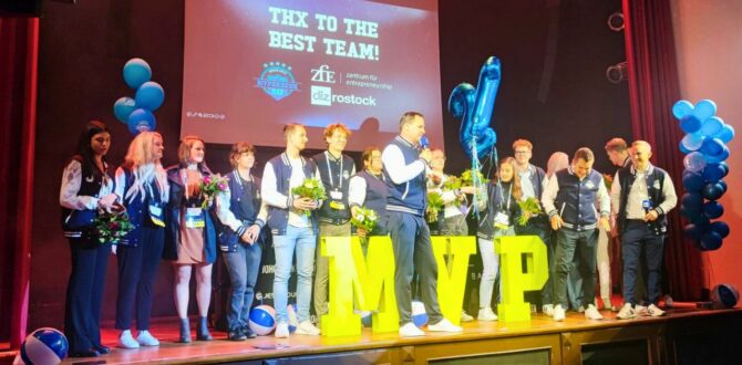 Das Team vom Zentrum für Entrepreneurship Rostock auf der Bühne im TdF