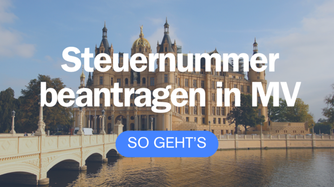 Die Überschrift "Steuernummer beantragen in MV", hinterlegt von einem Foto des Schweriner Schlosses mit Brücke am See