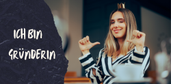 Selbstbewusste Frau mit kleiner Krone auf dem Kopf zeigt auf sich – Symbol für Gründung, Stärke und Eigenverantwortung