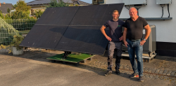 Thomas Gross und Burkhard Baars bei der Übergabe eines Photovoltaik-Geschäftsbereichs – Symbol für erfolgreiche Nachfolge im Mittelstand.
