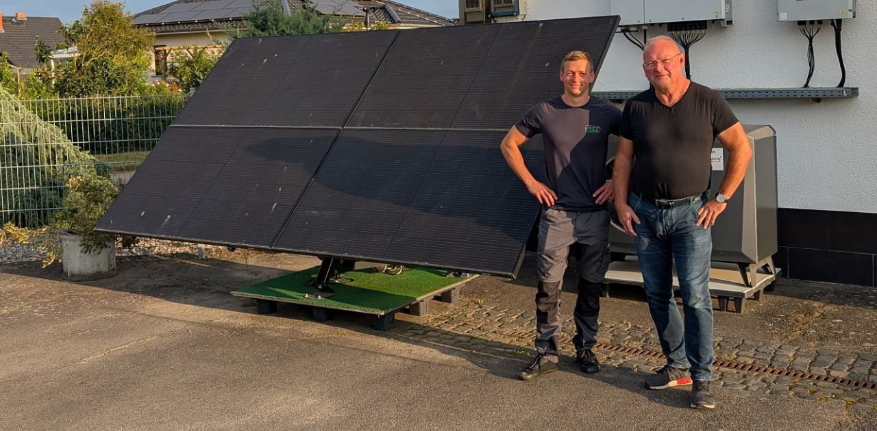 Thomas Gross und Burkhard Baars bei der Übergabe eines Photovoltaik-Geschäftsbereichs – Symbol für erfolgreiche Nachfolge im Mittelstand.