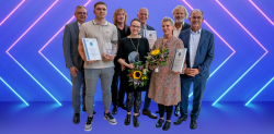 Landessiegerinnen und Landessieger des Wettbewerbs „Erfolgsraum Altstadt 2025“ bei der Preisverleihung im Pommerschen Landesmuseum in Greifswald