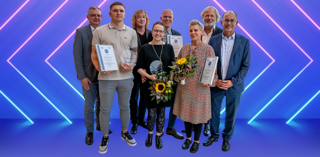 Landessiegerinnen und Landessieger des Wettbewerbs „Erfolgsraum Altstadt 2025“ bei der Preisverleihung im Pommerschen Landesmuseum in Greifswald