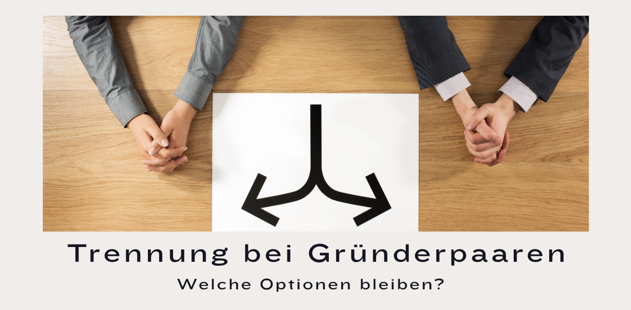 Zwei Personen sitzen sich an einem Tisch gegenüber, zwischen ihnen liegt ein Symbol mit einer Weggabelung. Das Bild steht für die unterschiedlichen Optionen nach einer Trennung bei Gründerpaaren.