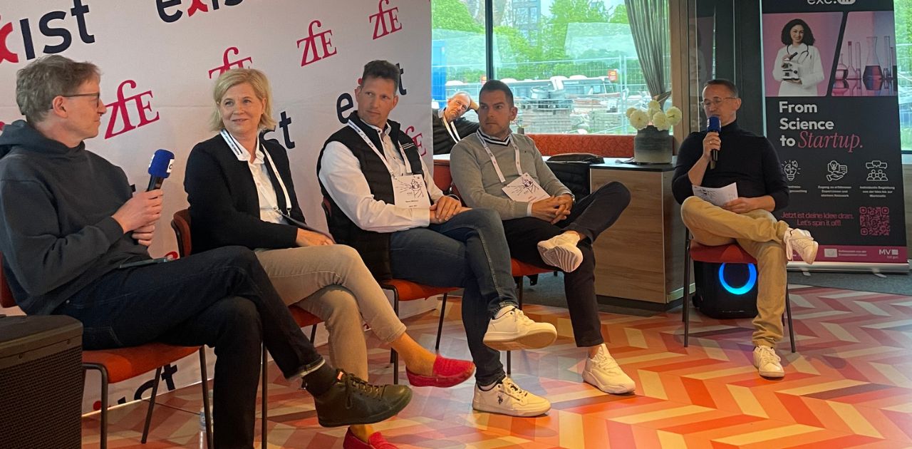 Panel‑Diskussion beim Pre‑Event zum Exist‑Workshop in Rostock mit Teilnehmenden aus dem Innovationsökosystem.
