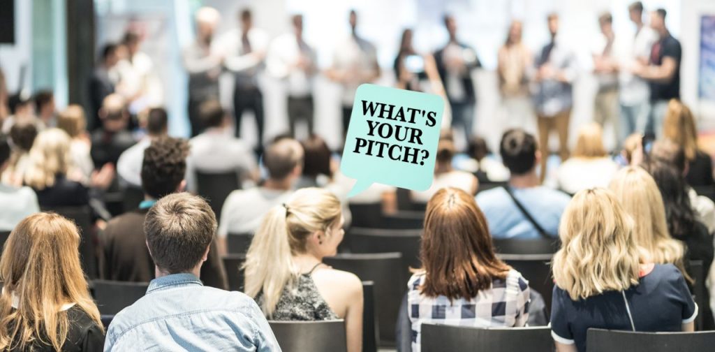 Startup-Pitch bei STARTUP TEENS mit Publikum und Präsentation von Nachwuchsgründern aus Deutschland