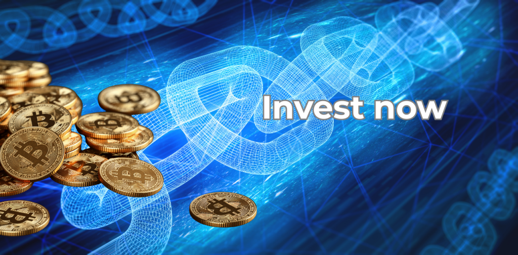 Goldene Bitcoin-Münzen vor einem blauen Blockchain-Hintergrund mit dem Schriftzug ‚Invest now‘ – Symbol für digitale Investitionen und Tokenisierung.