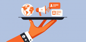 Illustration einer Hand mit Tablett, darauf Symbole für PR: Megafon, Weltkugel und Kommunikations-Icons – steht für Pressearbeit und Sichtbarkeit