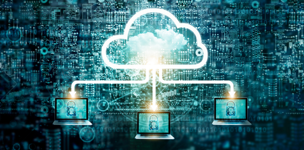 Symbolbild für Cloud Report: Grafische Darstellung einer Cloud-Nutzung, 3 Laptops sind verbunden durch eine Cloud