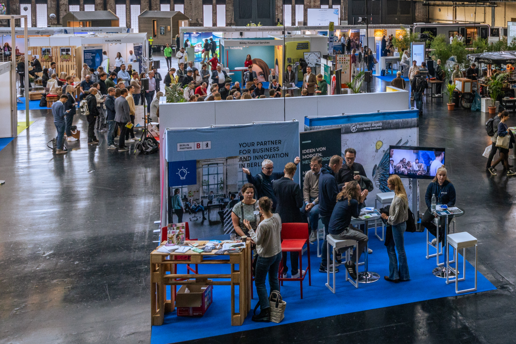 Blick in eine Halle der deGut