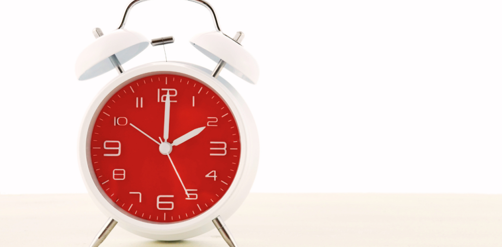 Symbolbild für Umstellung auf Sommerzeit (Daylight Saving Time): Wecker mit der Anzeige 2.00 Uhr